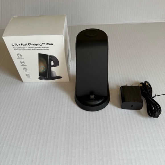 3 in 1 Fast Charging Station - Picture 1 of 5